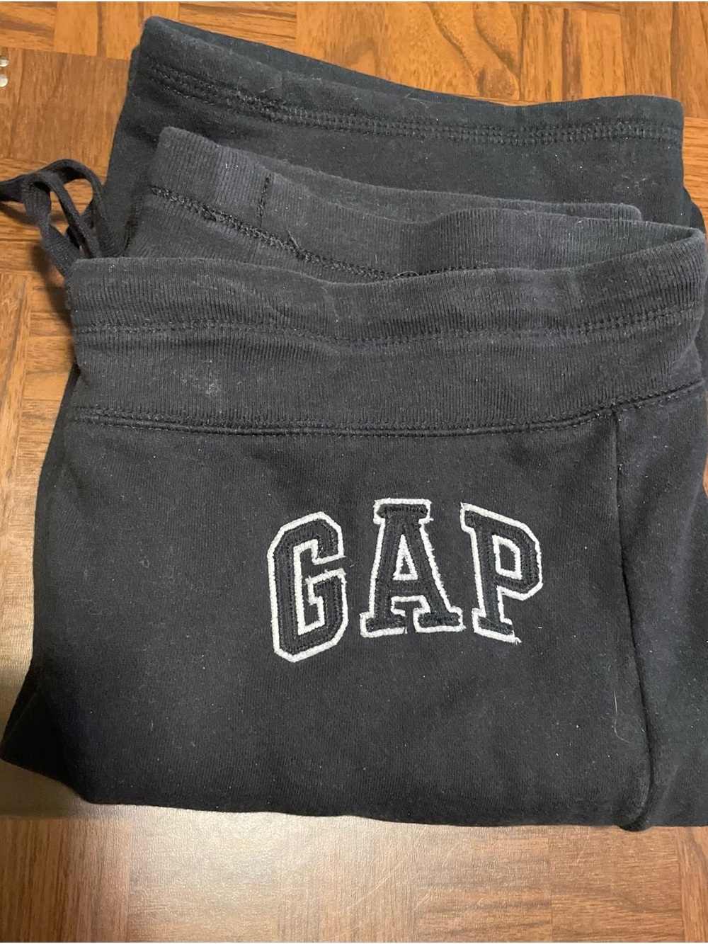 GAP Women’s Classic Black Sweatpants Medium. Cotton & Polyester. Super Comfy!